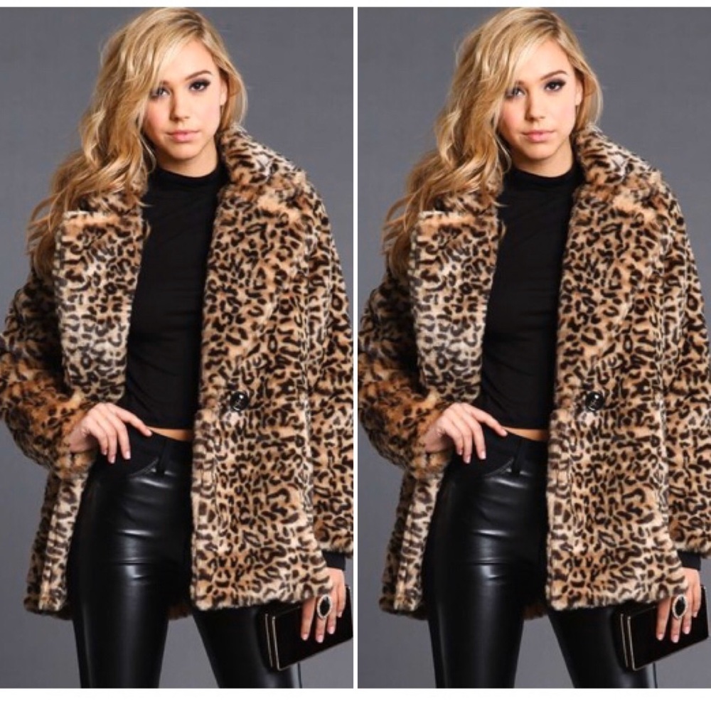 HP🎉Leopard Pea Coat